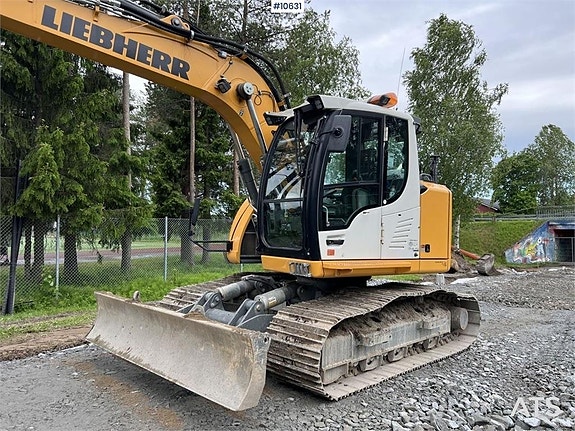 LIEBHERR R914 Compact, grävsystem och redskap (1,139,000:- e 15 of 24