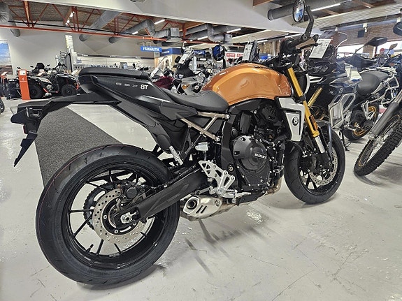 Suzuki GSX-8T 2026 6 of 6