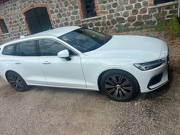 Volvo V60 2 of 4