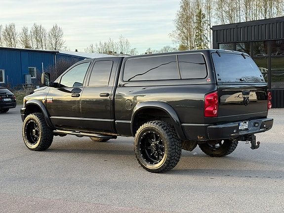 Dodge RAM 2500 2 of 5