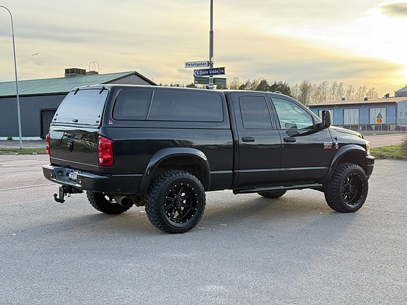 Dodge RAM 2500 3 of 5