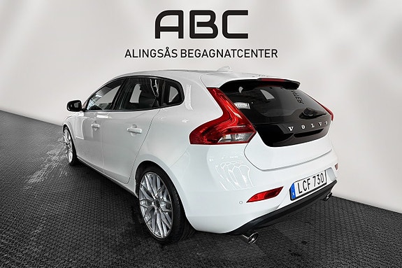 Volvo V40 3 of 5