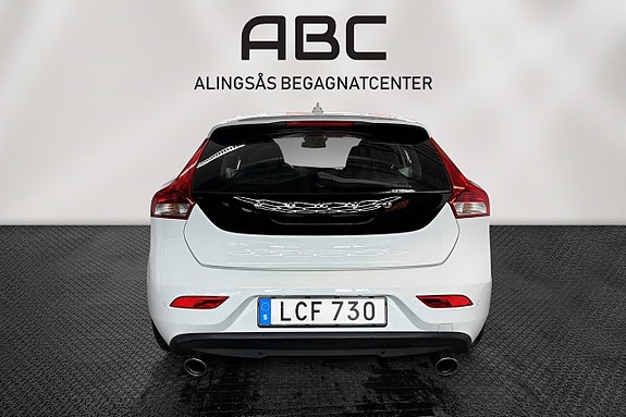 Volvo V40 4 of 5