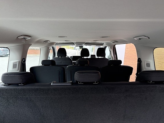 Volkswagen Caravelle 11 of 19