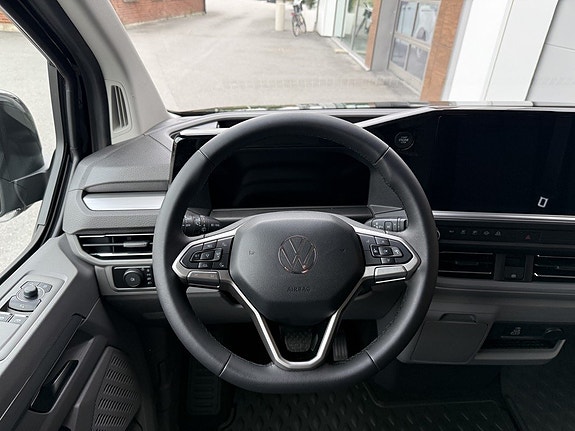 Volkswagen Caravelle 7 of 19