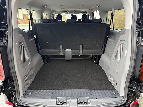 Volkswagen Caravelle 10 of 19