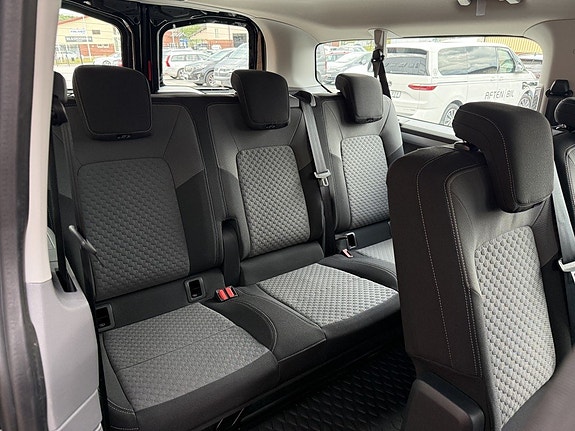 Volkswagen Caravelle 14 of 19