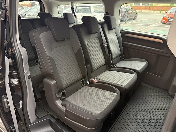 Volkswagen Caravelle 13 of 19