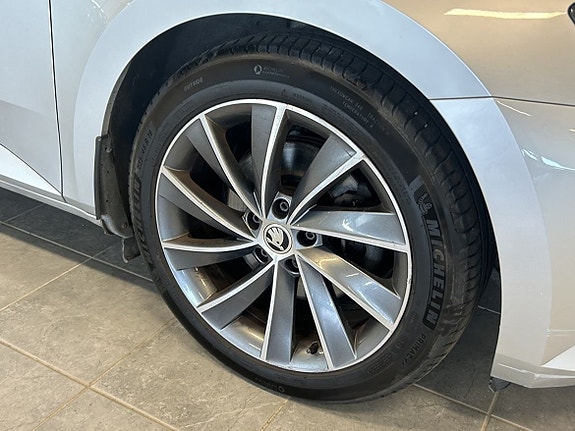 Skoda Superb 3 of 5
