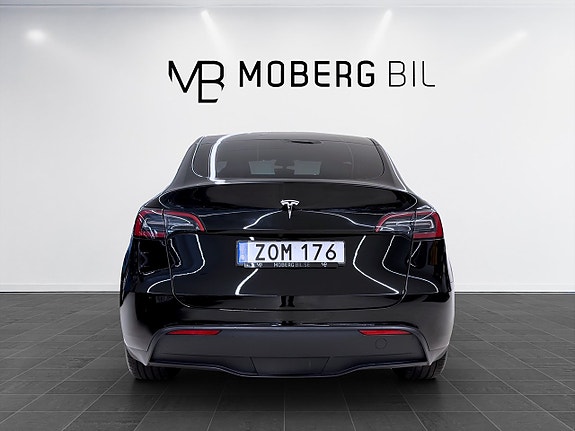 Tesla Model Y 6 of 19