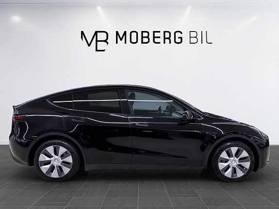 Tesla Model Y 4 of 5