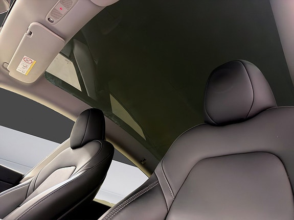Tesla Model Y 15 of 19