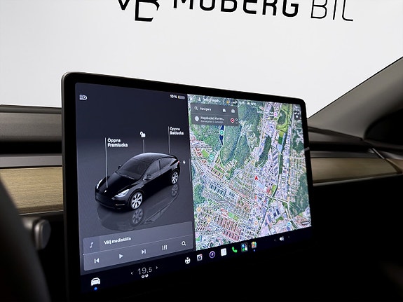Tesla Model Y 16 of 19