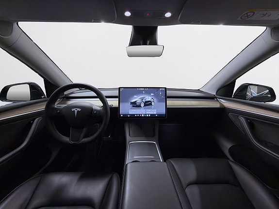 Tesla Model Y 11 of 19
