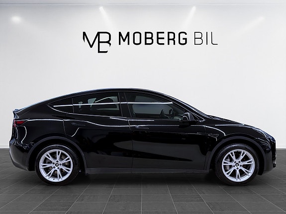 Tesla Model Y 5 of 19