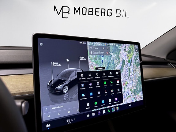 Tesla Model Y 17 of 19