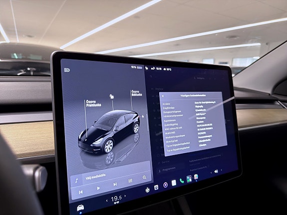 Tesla Model Y 14 of 19