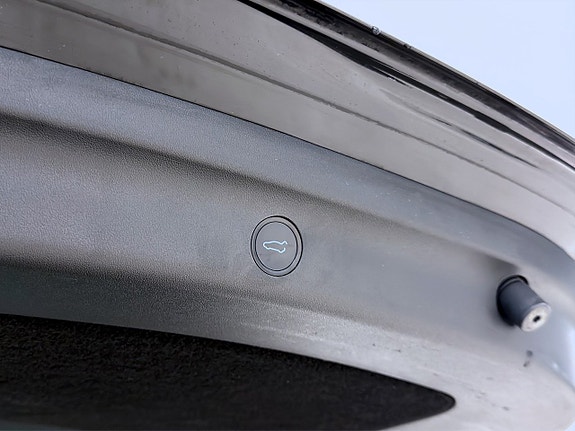 Tesla Model Y 17 of 19