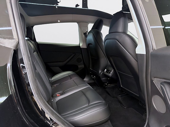 Tesla Model Y 10 of 19