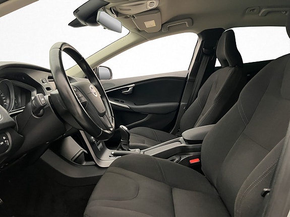 Volvo V40 12 of 29