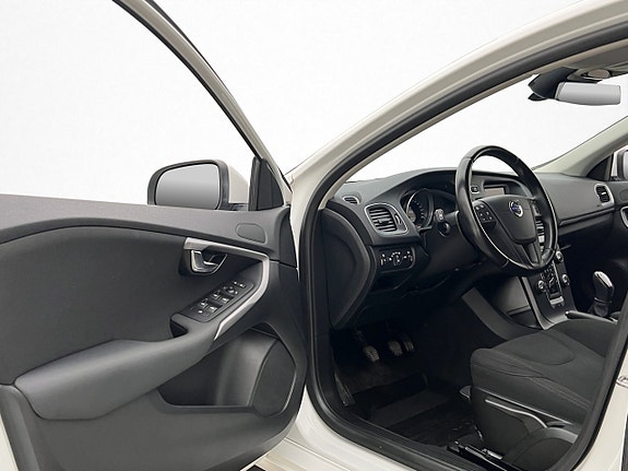 Volvo V40 11 of 29