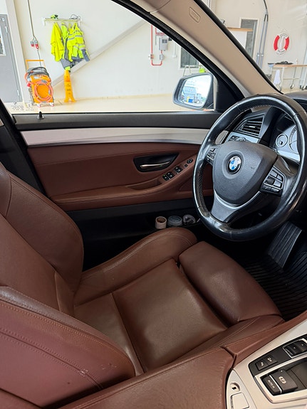 BMW 520d 4 of 5