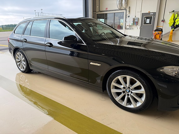 BMW 520d 2 of 5