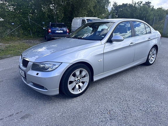 BMW 330i 2 of 5