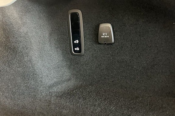 Volvo ES90 13 of 29