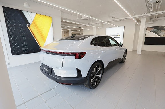 Polestar 4 4 of 11