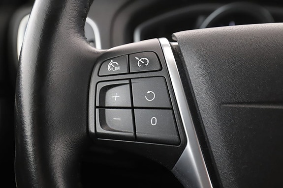 Volvo V40 Cross Country 28 of 30