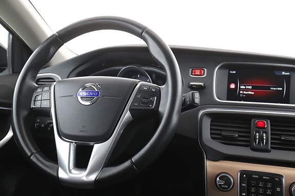 Volvo V40 Cross Country 14 of 30