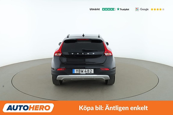 Volvo V40 Cross Country 4 of 30