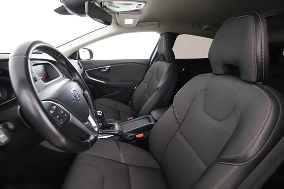Volvo V40 Cross Country 11 of 30