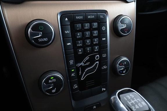 Volvo V40 Cross Country 24 of 30