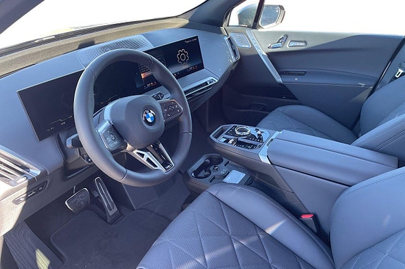 BMW iX 12 of 18