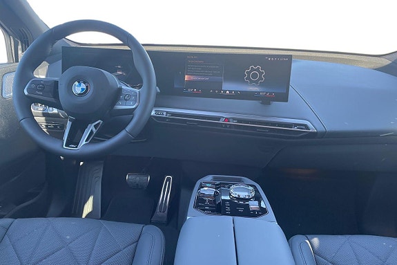 BMW iX 8 of 18