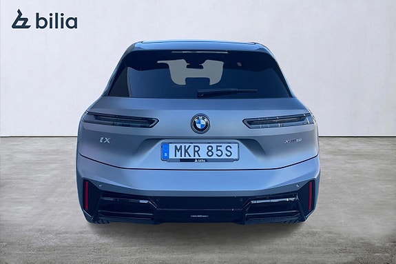 BMW iX 4 of 5