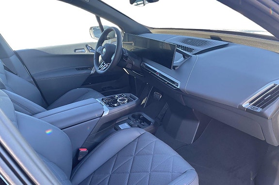 BMW iX 6 of 18