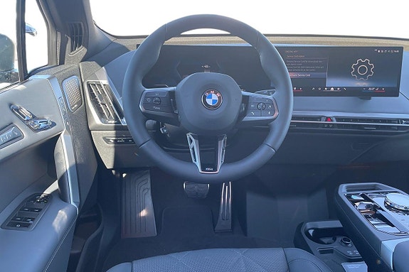 BMW iX 9 of 18