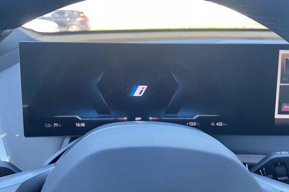 BMW iX 14 of 18