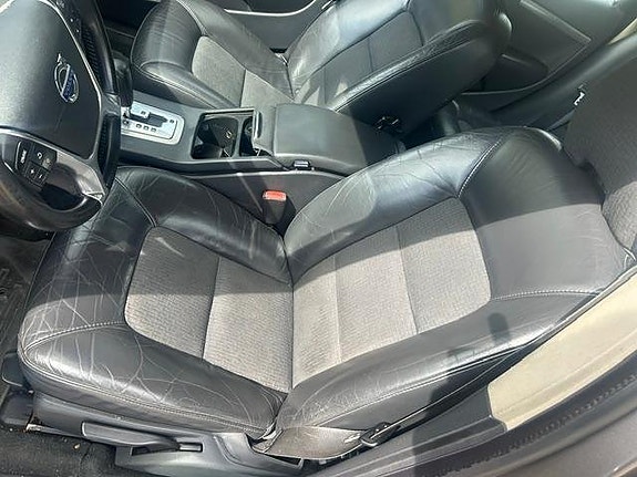 Volvo V70 3 of 20