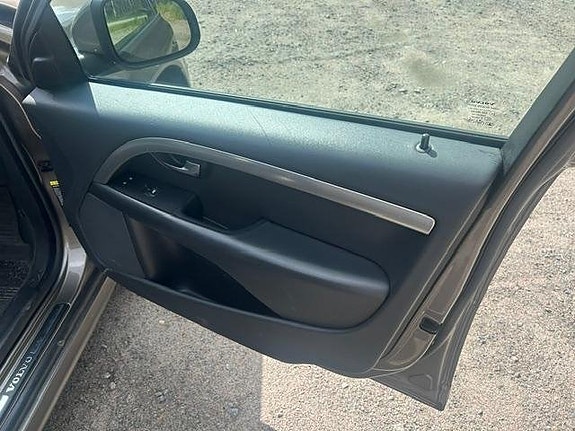 Volvo V70 10 of 20