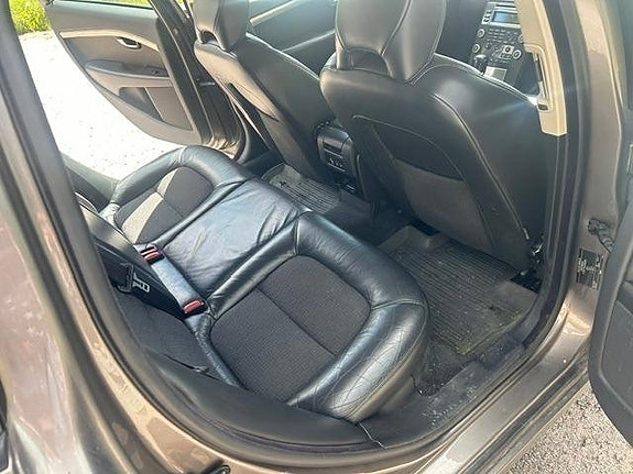 Volvo V70 11 of 20
