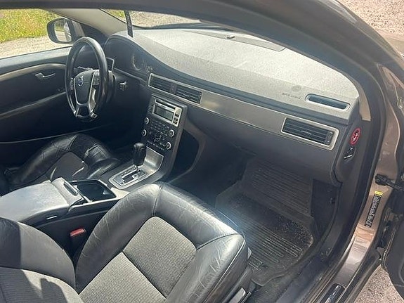 Volvo V70 8 of 20
