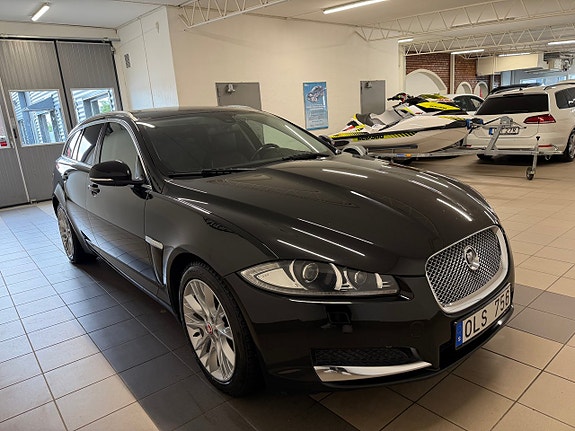 Jaguar XF 6 of 10