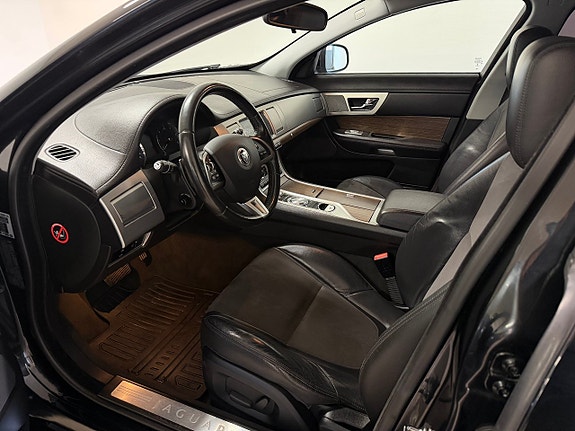 Jaguar XF 8 of 10