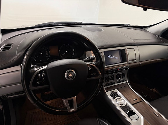 Jaguar XF 9 of 10