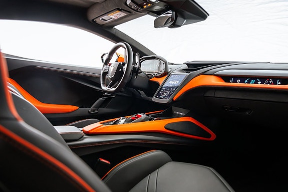 Lamborghini Revuelto 8 of 15