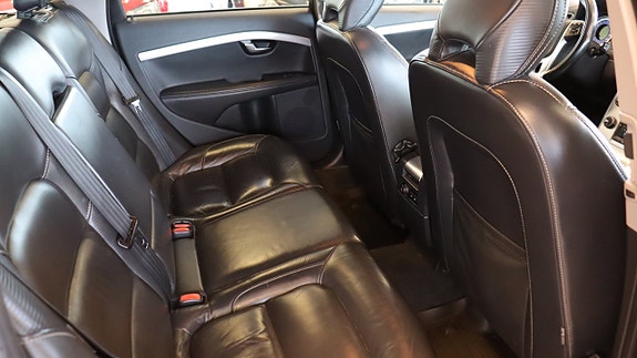 Volvo V70 11 of 17